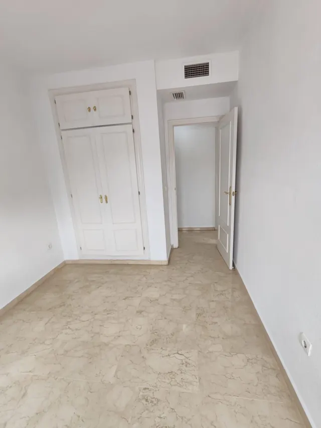 Piso sin amueblar y con garaje opcional — 10
