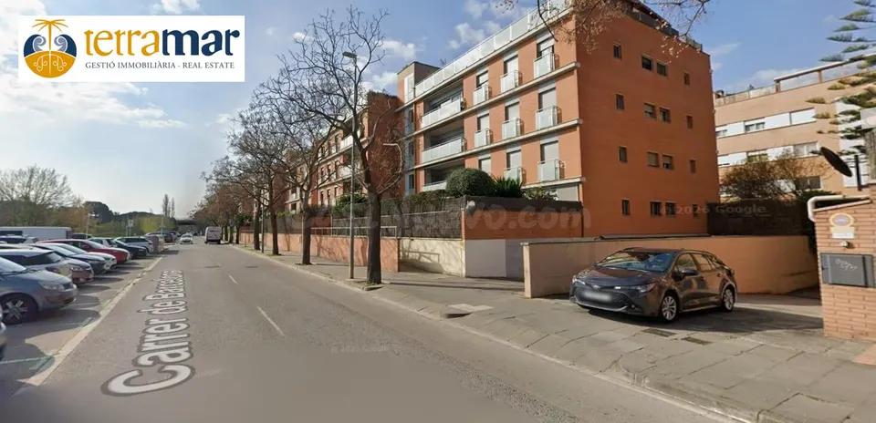 Plaza de parking junto a la estación de tren renfe - Castelldefels
