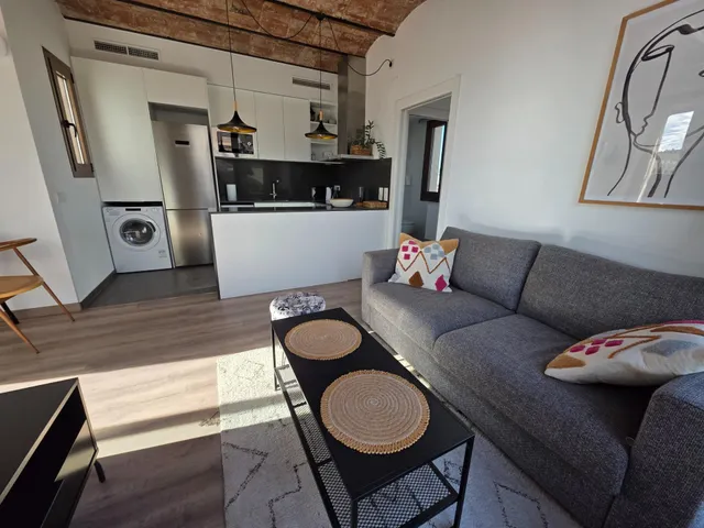 Ático con Solarium reformado en el corazón del Paral·lel (Barcelona) — 11