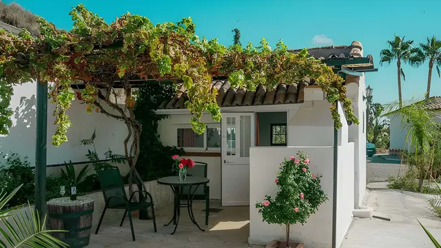 Hotel 17 habitaciones 832m² en venta - South of spain — 44