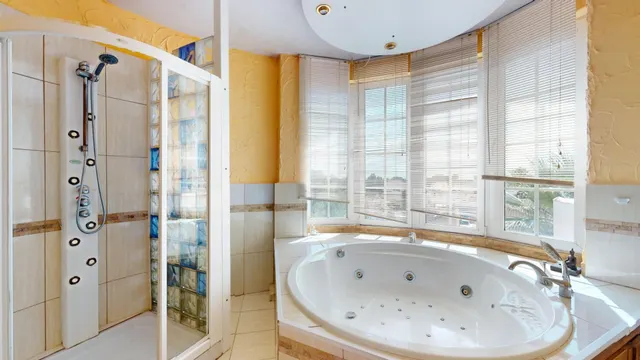VILLA DE 5 DORMITORIOS Y 3 BAÑOS EN LA ZENIA — 27
