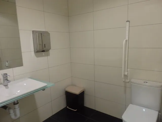 Local comercial en Fernando Remacha — 23