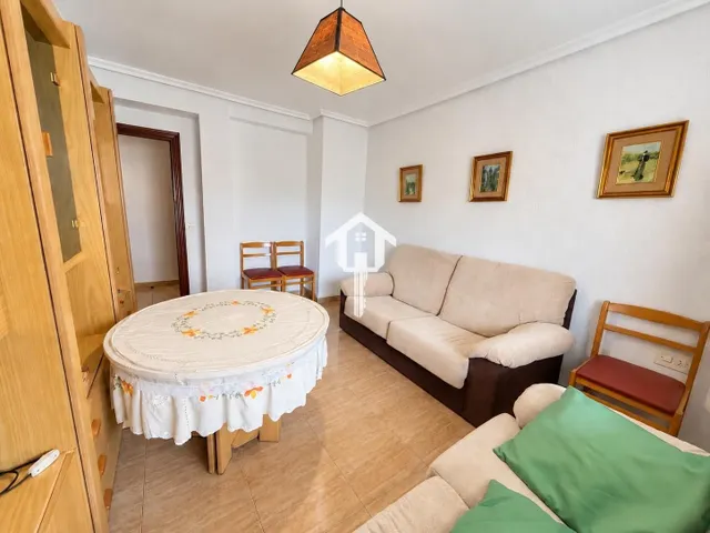 PISO EN VENTA EN ALICANTE. ZONA DE LA FLORIDA. 134m2 CON 4 habitaciones DOBLES, 2 BAÑOS COMPLETOS, TERCERA PLANTA CON ASCNESOR, TERRAZA Y DESPENSA. — 9