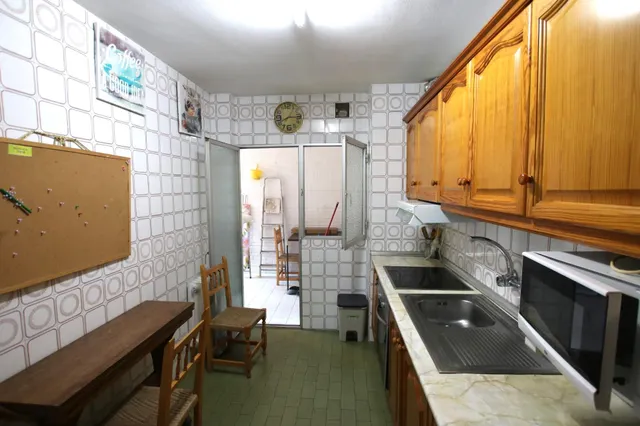 Traumatología (zona). Piso amueblado. 4 dormitorios .2 baños. Estudiantes. Calefacción central — 16