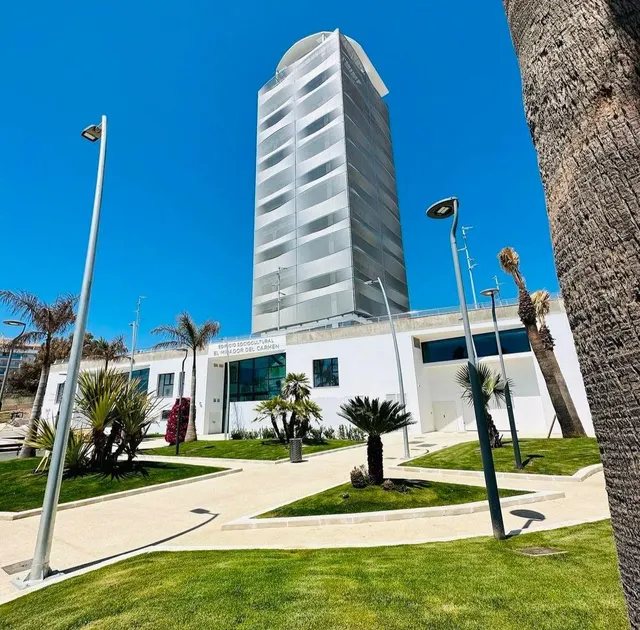 Magnifico piso en edificio en primera linea de playa en Estepona pueblo — 30