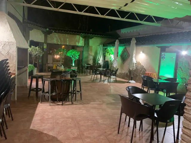 EDIFICIO Y BAR RESTAURANTE - foto 3