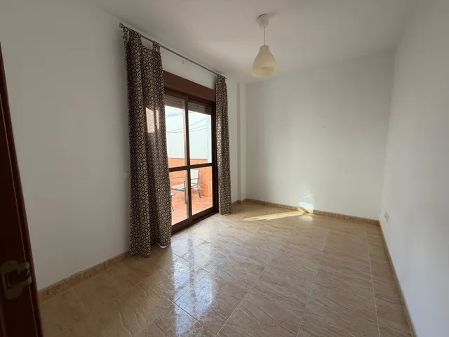 ¡Casa adosada con patio, garaje y sótano en La Victoria, Córdoba! — 17