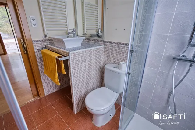 Casa con potencial ubicada en parcela 1000 m² Querol — 21
