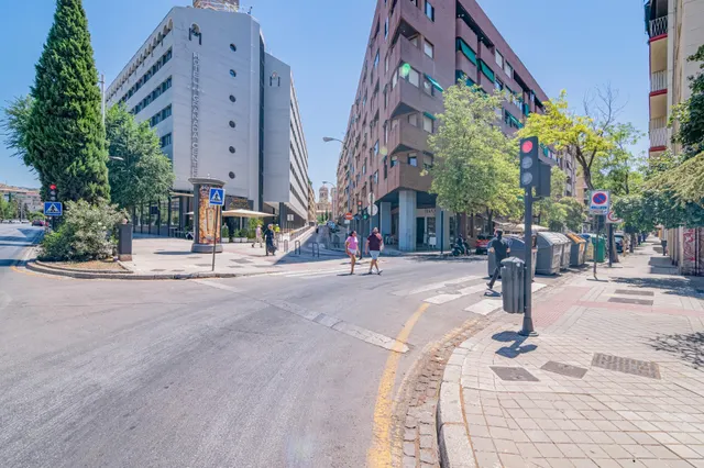 ¡Oportunidad Única en Granada: Tu Garaje Perfecto! ✨ — 19