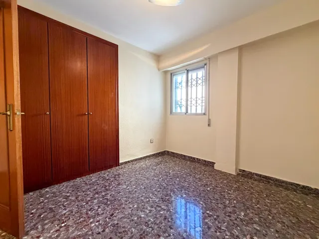Piso de 4 habitaciones en alquiler en barrio Beteró — 13