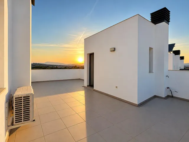 Exclusivo Chalet adosado del 2022 con gran solárium privado en Santa Clara — 16