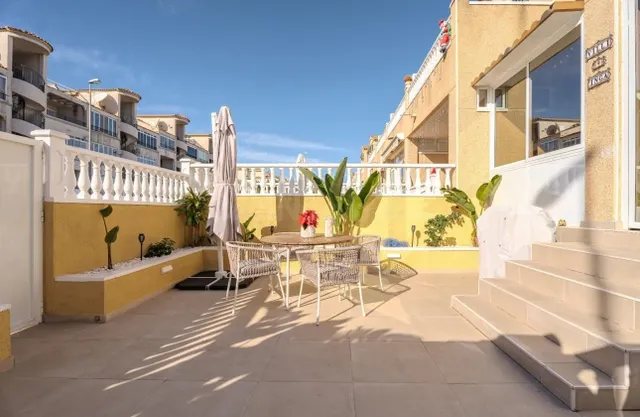 Apartamento moderno con amplias terrazas en Punta Prima | Or - foto 3