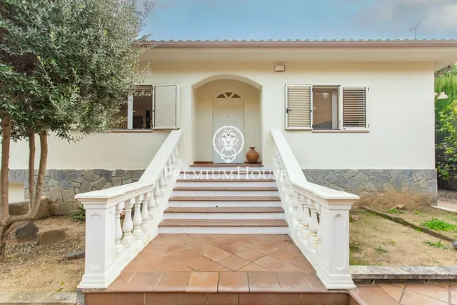 Casa independiente con jardín en venta en Argentona — 33
