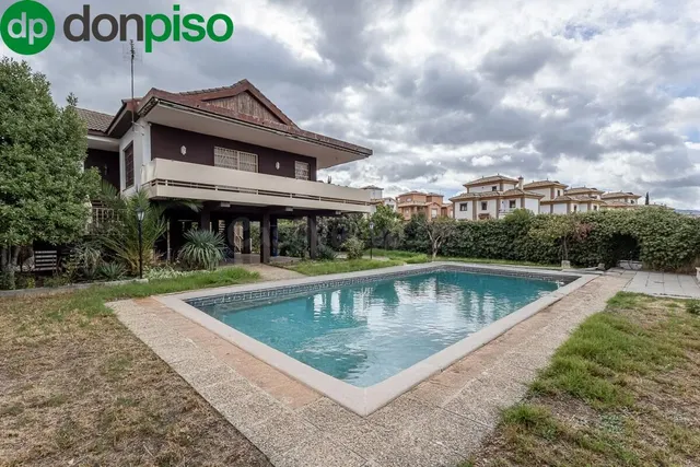 Gran casa con parcela y piscina en Cájar - foto 2