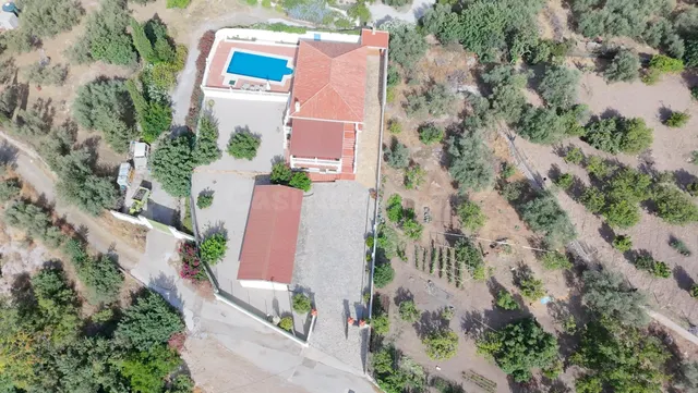 CASA DE CAMPO CON PISCINA EN PERIANA