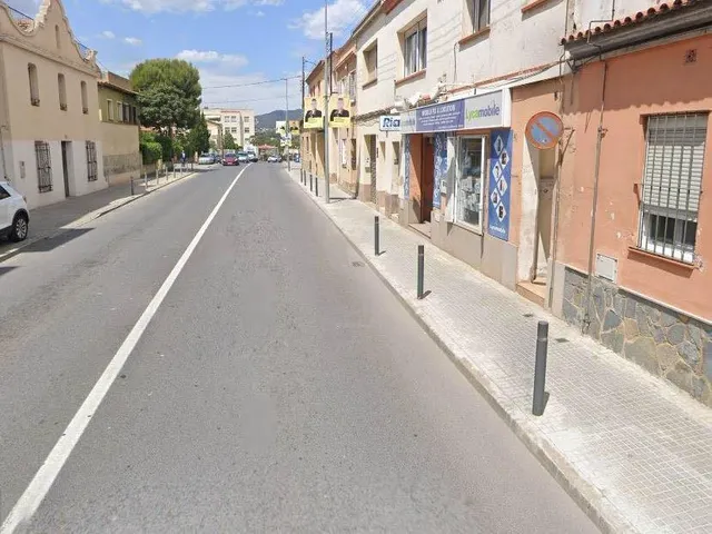 Amplio local alquilado para inversores en zona Bóbiles de Piera — 11