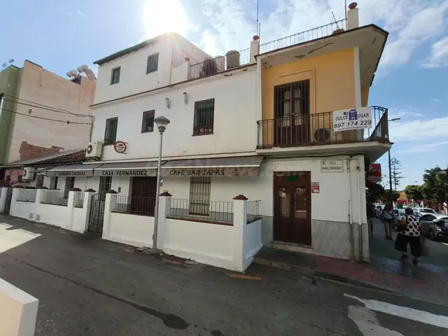 Edificio Singular en Esquina con Gran Fachada en Ciudad Jard - foto 3