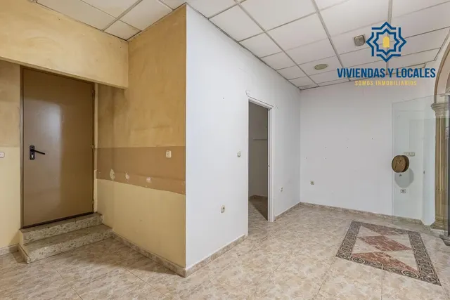 Local comercial en Pajaritos. — 17
