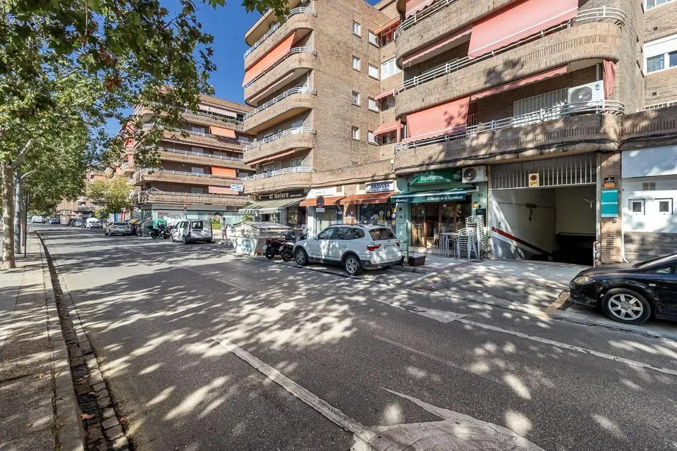 Garaje doble en venta en Urbanización Parque del Genil – Granada Capital