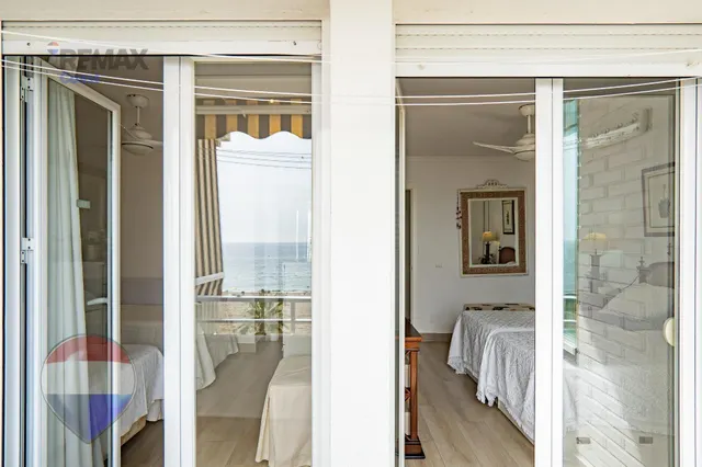 VIVIR FRENTE AL MAR EN FUENGIROLA — 28