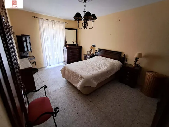 Se vende vivienda doble en Montijo, zona centro, plaza santa clara, a tres calles, con garaje y piscina — 14