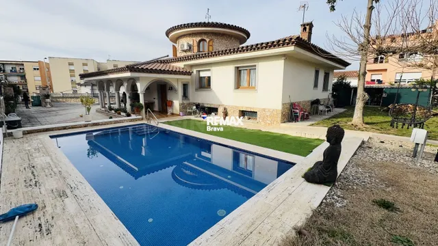 Montilivi, Girona | Villa independiente con piscina privada 