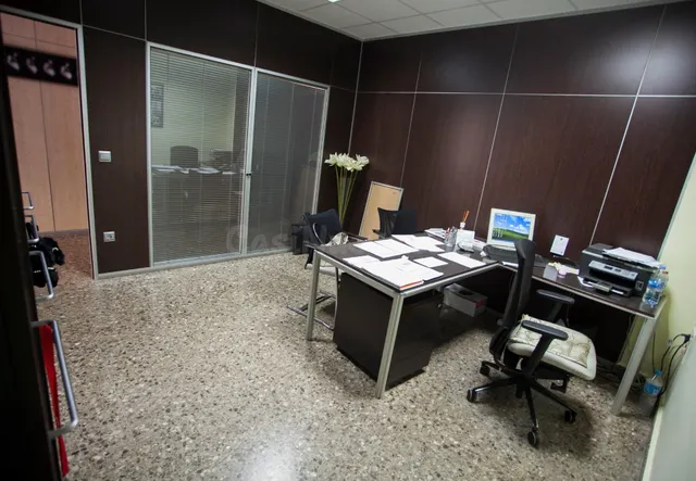 LOCAL COMERCIAL DE 305 m2 EN EXCELENTE UBICACIÓN - foto 5
