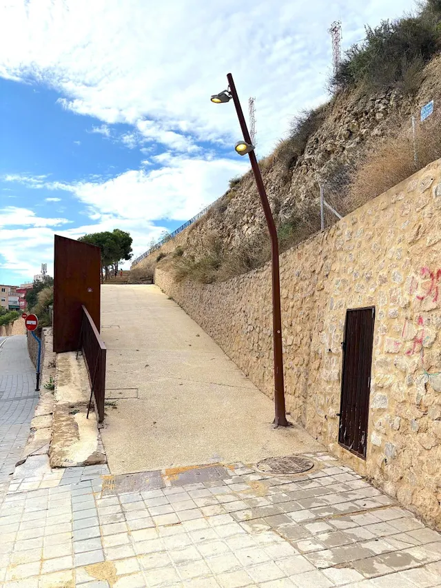 Gran piso en esquina y reformado en la ronda del castillo — 44
