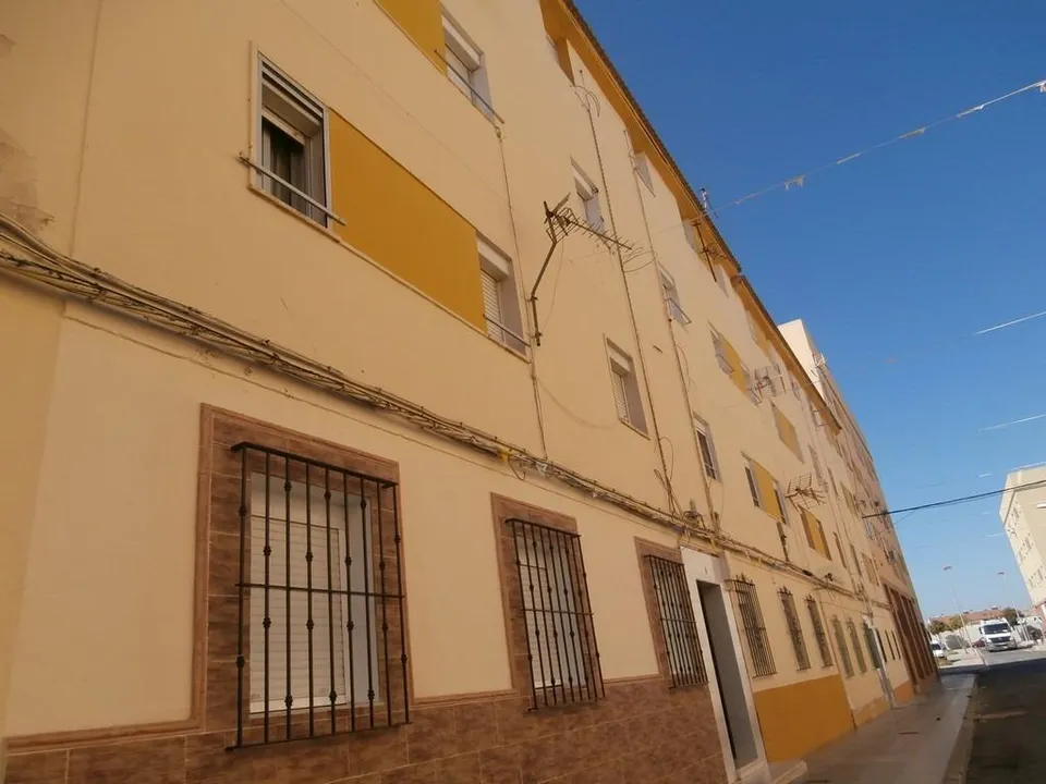 Venta de Vivienda en Pérez Cubilla, Huelva. Activo Sin Posesión / Alquilado, No se Puede Visitar.