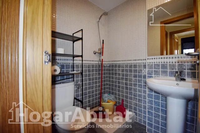 Playa a escasos 100 metros en este luminoso apartamento con terraza y piscina — 28