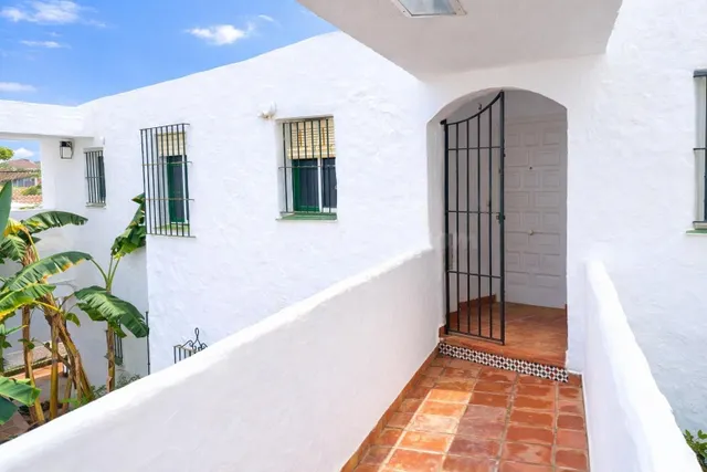 SE VENDE PISO EN CHICLANA DE LA FRONTERA , ZONA CAMPANARIO - foto 2