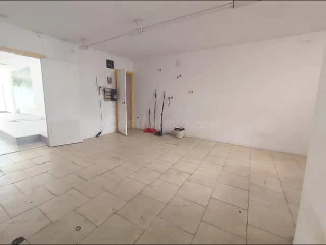 Local comercial en alquiler en Maracena - metro en la puerta - 70 m2 — 6