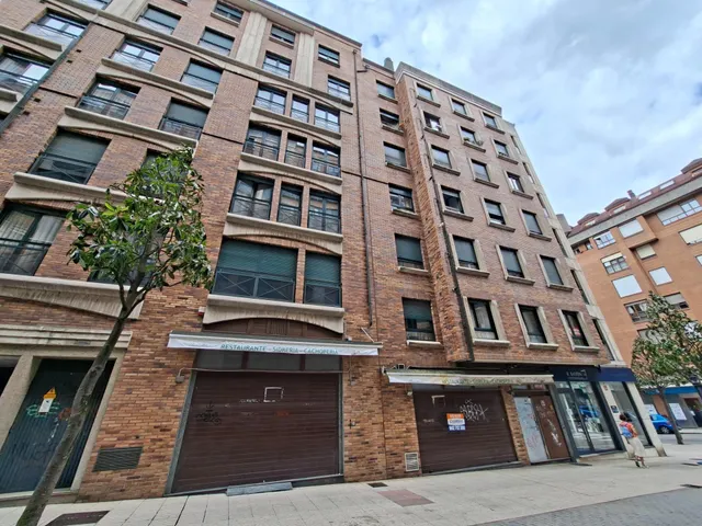 Se vende local comercial céntrico en Oviedo — 12