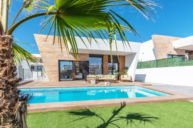 Villas con piscina y sótano en Finestrat