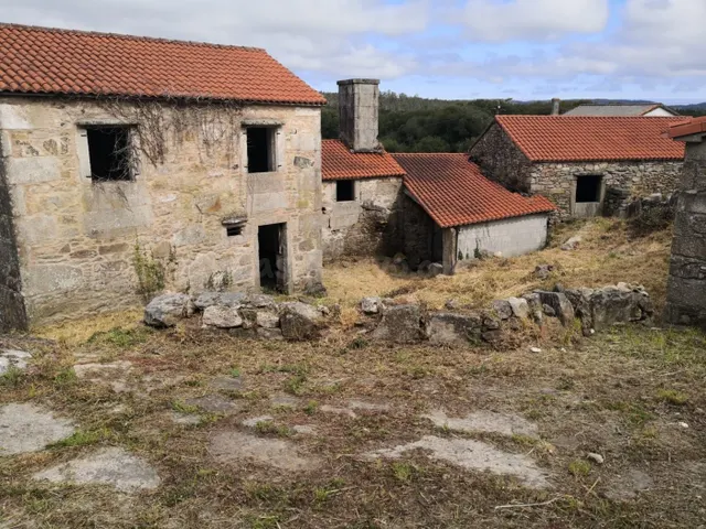 Conjunto de viviendas semirestauradas en Baio