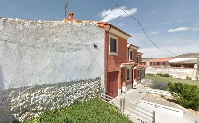 SE VENDE casa adosada OKUPA en C Castillo 18 de Fuentes de V - foto 4