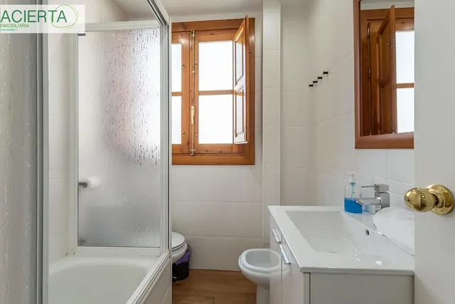 PISO CON LICENCIA TURISTICA EN CALLE NAVAS — 12