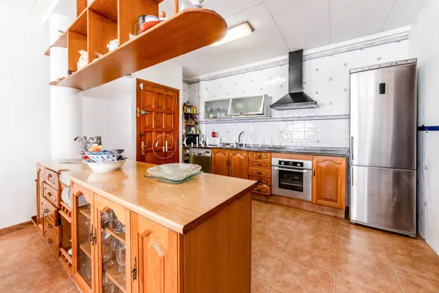ELEGANTE CASA ESQUINERA DE ESTILO INGLÉS CON VISTAS AL MAR — 34