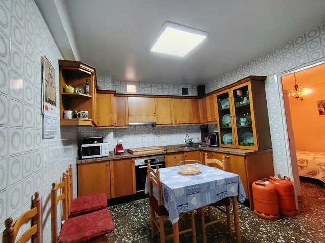 ¡OPORTUNIDAD ÚNICA! BONITO PISO EN EL MISMO CORAZÓN DE ASPE - foto 4
