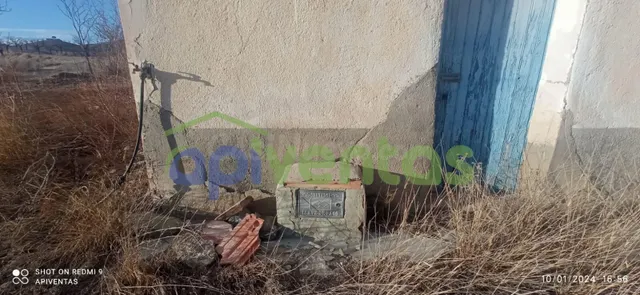 Casa de piedra para restaurar con terreno - foto 3