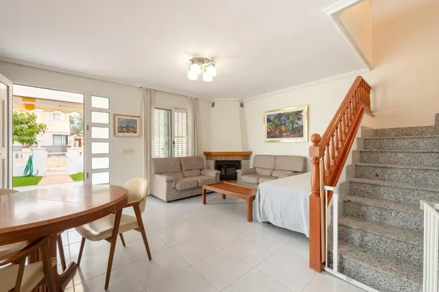 Amplia vivienda con piscina privada, terraza y garaje cerrado — 8