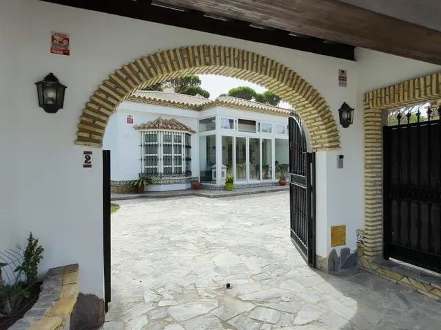 Fantástico chalet en Costa de Sancti Petri, a solo 350 metros del mar. — 6