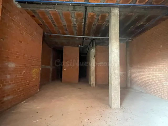 Local comercial en bruto de 176 m2 con salida de humos - foto 2