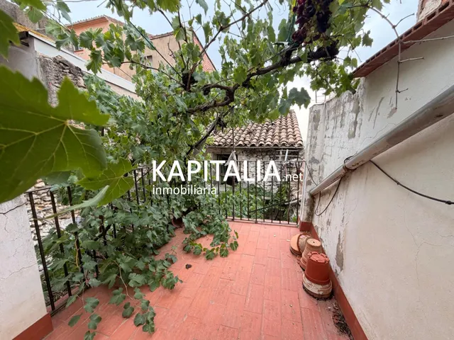 Casa con patio y garaje en Agres — 7