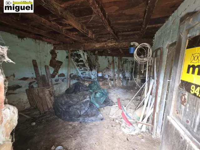 Se vende casa de piedra para rehabilitar con jardín en Cades (Herrerías) — 10