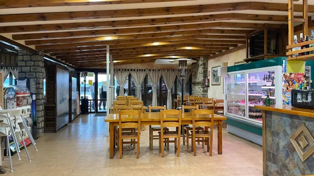 Venta de restaurante y fábrica de embutidos — 25
