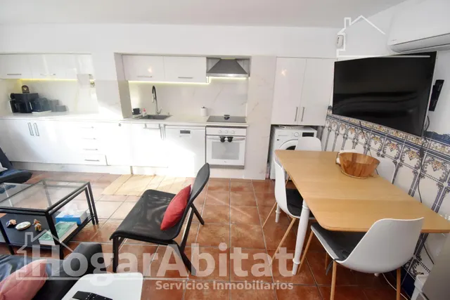 Atractivo chalet amplio con piscina privada, garaje y terraza, todo amueblado y cerca de la playa. — 6
