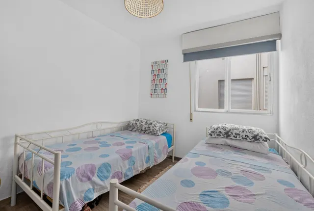APARTAMENTOS SOLEADOS JUNTO A LA PLAYA — 25