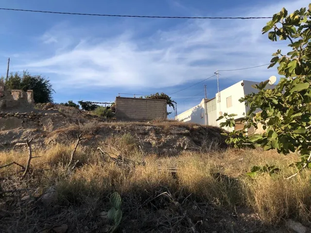 CASA EN RUINAS CON TERRENO — 2