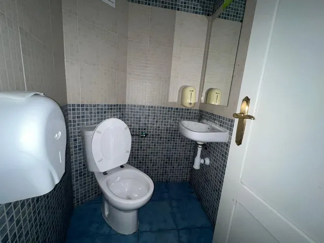 ESTUPENDO LOCAL EN UNA ZONA INMEJORABLE - foto 3